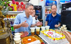 Hành trình 21 năm Cửa hàng “Quà tặng lưu niệm - Thực phẩm Nga” 49 Đào Tấn của Nguyễn Hồng